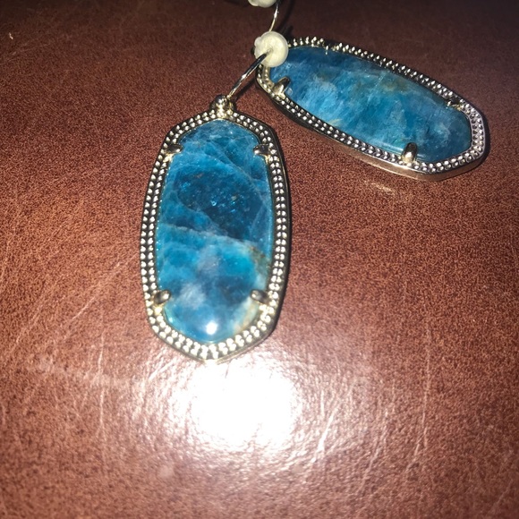 Kendra Scott Elle Earrings - Picture 2 of 4